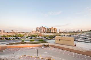Chic Studio in The Crescent A, Dubai Production City by Deluxe Holiday Homes - Dubai - 6