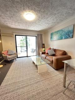 Stylish Beachside 1BR Apartment - Gold Coast - 7