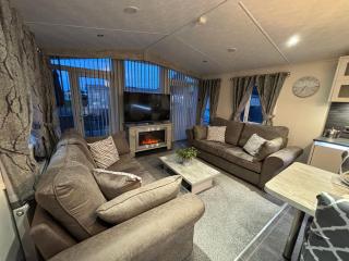 The Retreat 20 - Mini Lodge with hot tub, WiFi, Pet friendly - Golden Palm Resort - Meadow Lakes Caravan & Lodge Hire - Chapel Saint Leonards - 9