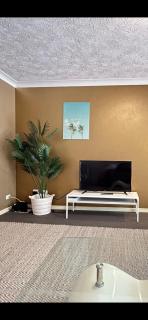 Stylish Beachside 1BR Apartment - 6