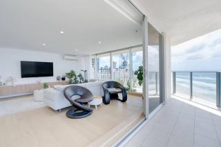 Exceptional 2-BR Oceanfront in Heart Of Gold Coast - Gold Coast - 0