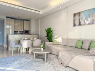 Homey Upgraded 1BDR apartment Th8 w Beach Access - Dubai - 1