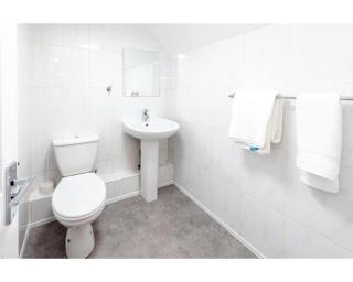 Uno Hotel Heathrow Windsor - Slough - 7