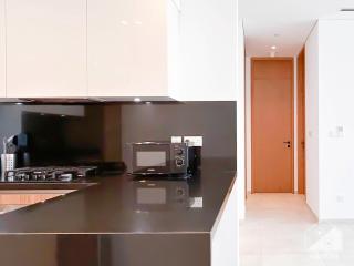 Stylish 1Bedroom Apartment Getaway in Business Bay - Dubai - 1