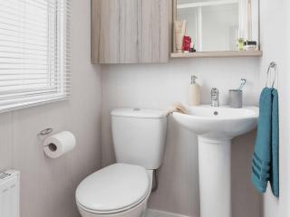 Ivy Caravan 2 Pets Welcome at Heather View Leisure Park - Stanhope - 5