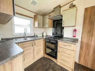 CaravanSleeps6-HotTub-Garden-WaterWonderland - Lincoln - 9