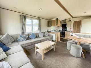 CaravanSleeps6-HotTub-Garden-WaterWonderland - Lincoln - 6
