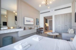 Beautiful Pool View JVC Cozy and Stylish Czechin - Dubai - 8