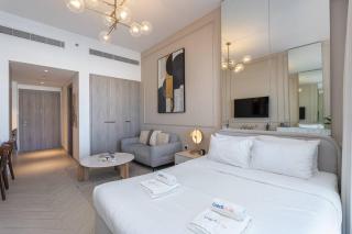 Beautiful Pool View JVC Cozy and Stylish Czechin - Dubai - 7