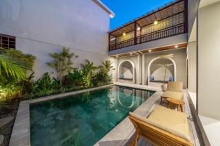Townseseh 1- Limited Time Deal - Modern Town house - Close to Beach - Spacious Pool! - Canggu - 5