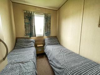 CaravanSleeps8-HotTub-FirePlace-Garden-Patio - Lincoln - 8