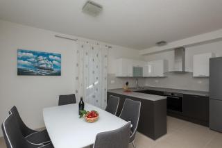 Apartments Mladen - 8