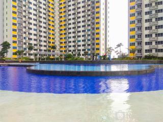 Fancy and Comfy 2BR Apartment at Springlake Summarecon By Travelio - Bekasi - 8