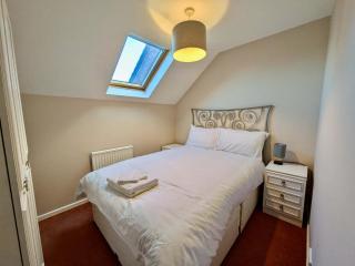 Chic House With Parking and Garden - Didcot - 3
