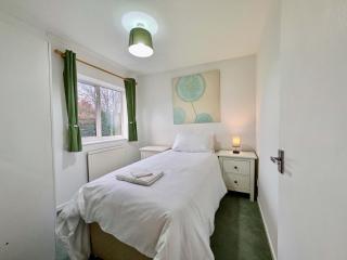 Chic House With Parking and Garden - Didcot - 2