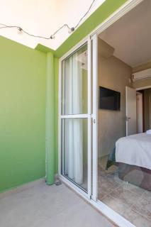 Studio Lapa: quarto e sala com varandinha! - 1