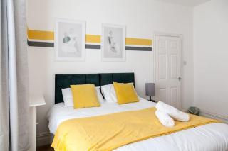 Modern 5-Bedroom House with 8 Beds, Perfect for Contractors, Extended Stay Savings - 9