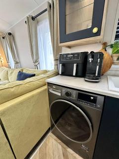 Charles Alexander Short Stay - The Little Lytham Lodge - Brown Moss Side - 3