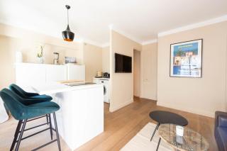 Cannes 1-Br Apartment Quiet Balcony - 9