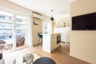 Cannes 1-Br Apartment Quiet Balcony - 2