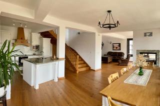 Large Cosy House by a Forest - Treehouse, BBQ, Fireplace & Mountain - Sopot - 9
