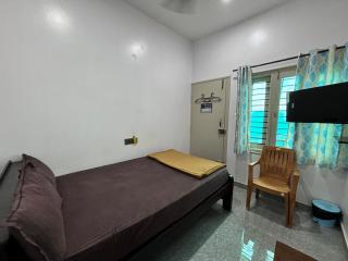 Sri Siri lodge and hotel - 1