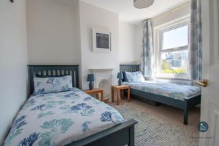 Silks Sails Harbourside Holiday Cottage - 1