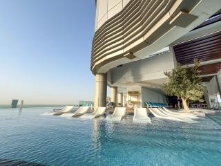 Stunning 2BR with Burj View & Infinity Pool - Dubai - 9