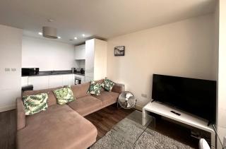 Pet-friendly 1BR Apt sleeps 4 in BMH Centre with Parking - 6