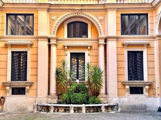 Boutique Trevi Apartment - 9