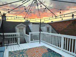 Taca's Townhome with Private Roof Deck - Baltimore - 0