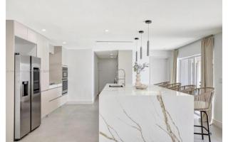 Waterfront Villa with 3 bedroom private suites - 9