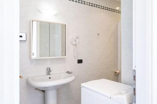 Fantastic two bedroom ZARA 5th fl- Mirable PM - Milan - 6