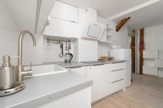 Klimatyzowane Studio do Pracy Zdalnej w Centrum Krakowa z Antresolą i Wanną by Noclegi Renters - 8