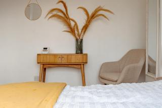 Modern Bright Spacious Home - 5