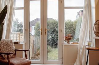 Modern Bright Spacious Home - 8