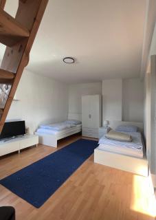Cozy Apartment with Excellent Transport Links to Old Town, Main Station and Trade Fair - Düsseldorf - 9