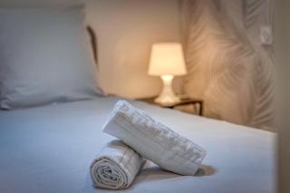 #HG Beautiful T2 renovated in the hyper center facing train station - 2