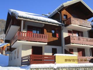 Appart cosy 4 pers, terrasse sud, proche centre et pistes, équipements complets - FR-1-263-497 - 9