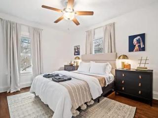 Classic Meets Contemporary I Minutes to Cle Clinic - Cleveland Heights - 0
