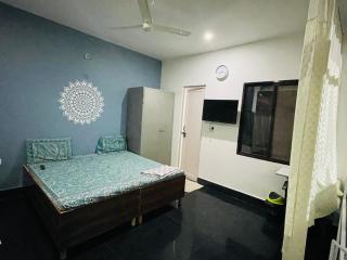 Metro Connected Homestay with Parkview - Greater Noida - 7