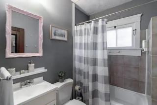 Lakewood Bed & Biscuit - Pet Friendly - Mins to LKWD Park - 4