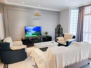 Molek -- Classic Spacious Serenity - 4BR3B - 13pax by Cowidea - Johor Bahru - 0