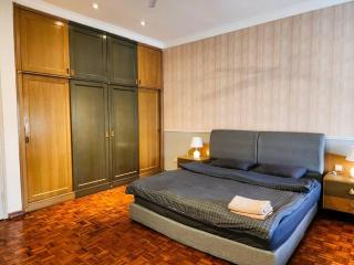 Molek -- Classic Spacious Serenity - 4BR3B - 13pax by Cowidea - Johor Bahru - 5