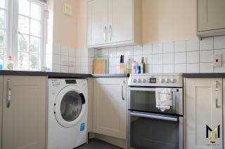 Spacious & Budget Friendly 5 Bed Home! - Maidenhead - 4