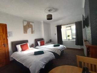 Geneva Cottage Twin - perfect for trade - Darlington - 9
