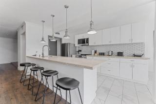 Newly Renovated 6BR 3BA Port Arthur Holiday Home with Hot Tub - Port Arthur - 1