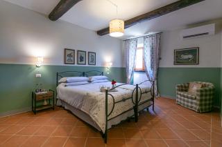 Casa Livio, a garden with a view - 7