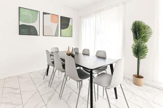 Newly Renovated 6BR 3BA Port Arthur Holiday Home with Hot Tub - 2