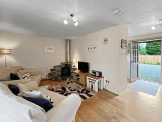 Threshing Barn, Nr Barnstaple with outdoor seasonal pool, free wifi and on-site parking - 7